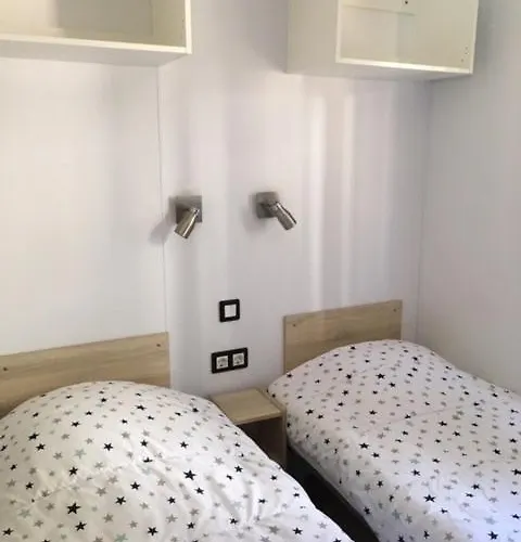 Mobil Superbe Vue St Raphael Camping *